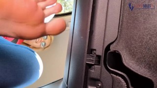 Bbw pieds à l’intérieur de la voiture - teaser