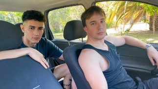Mijn gay taxichauffeur wil een openbare neukbeurt! Latino Twinks kan niet wachten om te neuken in het bos!