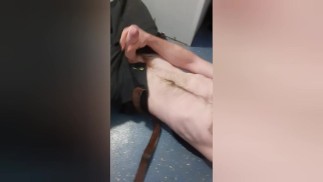Praktykant szarpie się do pracy i spuszcza się na siebie