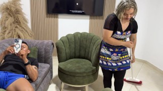 Empleada cachonda quiere que su jefe se la folle