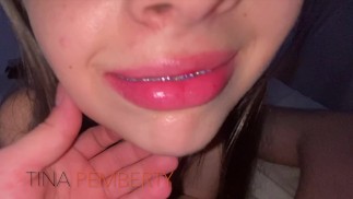 TINA SE POPRVÉ UČÍ POLYKAT MLÉKO - KOMPLETNÍ