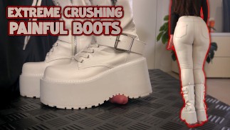 Vriend's zus verplettert lul en ballen in gigantische platformlaarzen met extreem zolen loopvlak - Shoejob