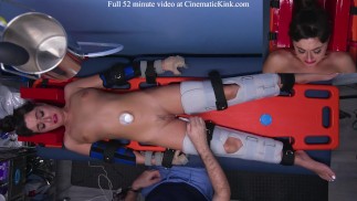 Paramedico - Paziente ferito LilMizzTrattamento unico per l'orgasmo con inseminazione di spermatozoi