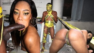 Jayla Foxx: Een gewaagd display in geel Caution tape die lul zuigt in het openbaar