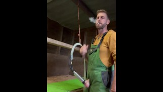 Bauer melkt mich selbst