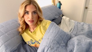 "OMG Step Sis pare de brincar com sua buceta, eu só queria assistir a um filme"