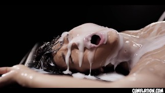 Emiri Momota Cumflation - Chica asiática tomando carga después de la carga de semen dentro de su coño y Belly COMPLETO