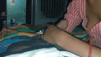 India bhabhi chupando gran polla, corrida en la boca