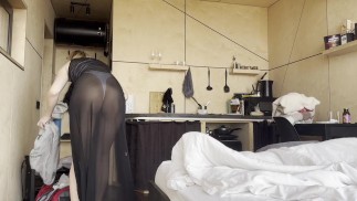 горячее тело делает чистку с платьем