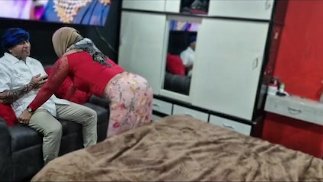 ليلة العيد ممثلة مصرية شرموطة تتناك على المباشر وتصور أفلام جنسية مع صاحب ابنها 😮