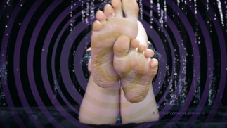 Mesmerizing bare foot worship (femdom goddess diamante small feet soles)