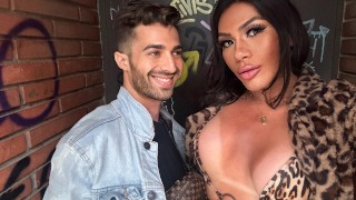 BRAZYLIJSKI SHEMALE KURWA I BLOWJOB FUCKON STREET