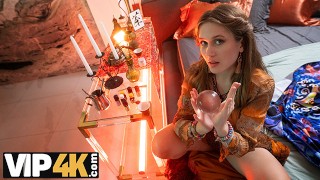 DŁUG4k. Młoda wróżka z jędrnymi cyckami i ładnym tyłkiem zapewniła magiczny rytuał swoją cipką