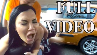 Fake Driving School - Instruktor pieprzy zarówno ucznia, jak i egzaminatora w trójkącie seksu samochodowego
