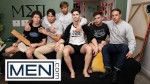 MEN - Cette compilation a de tout, Sizzling Hot trios, des rôtis à la broche et des éjaculations désordonnés