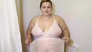 4K Natte vs droge witte lingerie passen