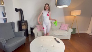 Limpiando la habitación un cuerpo Art a la vez!