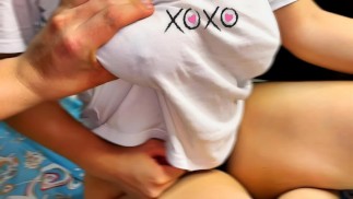 私の親友は自分に触れられるようにし、私たちは興奮して激しくセックスします - Candy Luxx jp