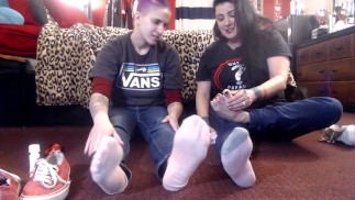 Calcetines Compartidos Zapatillas De Deportes Con Comezón Pies Malolientes Adidas Superstar Y Vans Calcetines Blancos