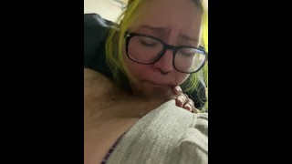 Garganta até meu vizinho até que ele CUMS na minha boquinha ansiosa. - VIZINHOS DA INTERNET