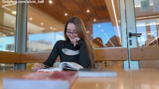 図書館の女の子は私と浮気し、私のディックがとても悪いことを望んでいます彼女は私にこれまでで最高のフェラチオを与えます