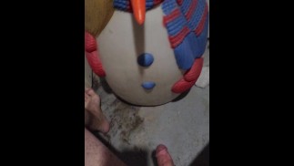 De kerstversiering klaarmaken