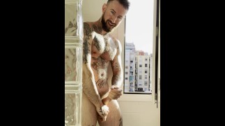 Hot chuveiro masturbar atleta tatuado musculoso