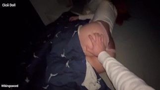 Une fille aux gros seins se fait surprendre par Hot se réveille et sa bouche finit par se remplir de sperme