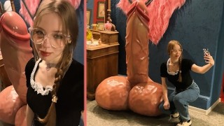 非常に大きなコックを愛する恥ずかしがり屋の学生を誘惑した