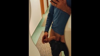 Marido tesão não consegue manter o pau nas calças no hotel alemão