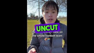 Guy asiatico prende l'intera squadra di calcio