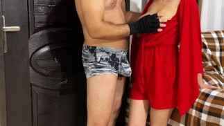مامانم میرفت با همسایه سکس کنه منم فیلم هاشو داشتم راضی شد بهم کص داد کردمش Caught My StepMom 🍆😈😋