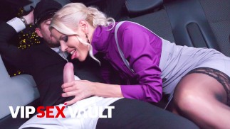 Sexo navideño en el coche con Lynna Nilsson - VIP SEX VAULT