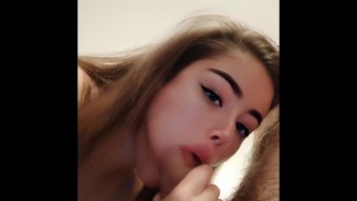 LOCO CULO FOLLANDO EN UN CULO APRETADO! VECINA TRAVIESA VIENE EN BUSCA DE CREMA RECIBE CREAMPIED!