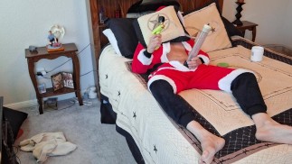 Santa finds homemade penis pump in his sack/ slips into bedroom to try out! 🔥🔥🤗🍆