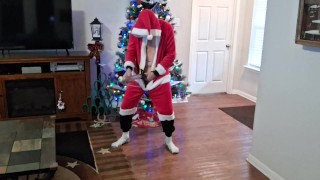 Santa finds penis pump under tree/did not know Santa had that BIG of Cock 🍆🍆