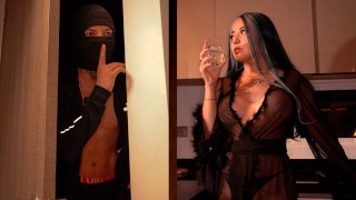 Busty casalinga viene scopata da un ladro che si è introdotto in casa sua - usa il mio giocattolo Box Honey Play