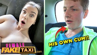 OMG 19-jähriger Kerl spritzt fast in seinen eigenen Mund - Female Fake Taxi