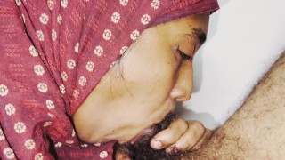MOSLIM HIJAB Indiase deepthroat koningin is terug, helemaal naar beneden slordige kokhalzen zelfgemaakte sperma in mond