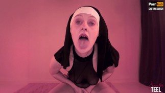 La cattiva Jennifer è sul divano del casting Roleplay
