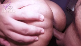 Mi hermanastra estando en la cama y la convenció de tener sexo conmigo, tiene pechos enormes