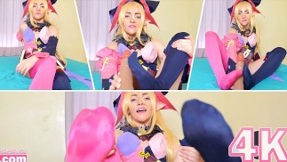 Magilou da Private medias trabajando con el pie