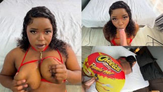 卑劣な白人の男の子は私のタイトなヨガパンツの穴から私を犯した