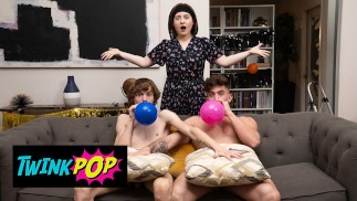 TWINKPOP - Trevor Brooks verzekert Spikey Dee hij ballonnen pijpt als een pro en dan zijn lul