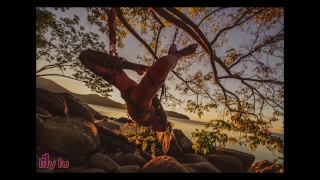 Tatouage Filles Shibari Suspension sur la plage publique en Thaïlande - Bondage BDSM