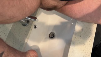 Fare pipì ovunque tranne che nel bagno della mia stanza d'albergo