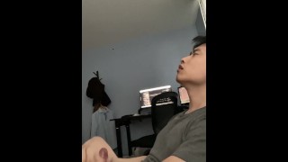 Hot college asian guy hladil jeho mokré péro cumming a sténání