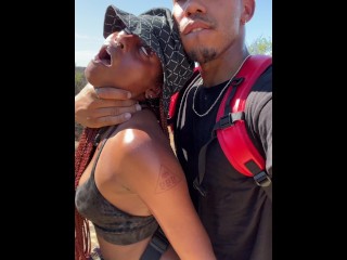 Ricky y Destiny Detener Su Caminata Para un Descanso Para Follar