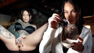 CEI ragazza italiana tatuata ti fa MANGIARE LA TUA SBORRA dopo aver SQUIRTATO in cucina