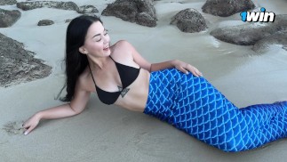 Sexe avec une vraie sirène, sperme sur la queue, chatte parfaite